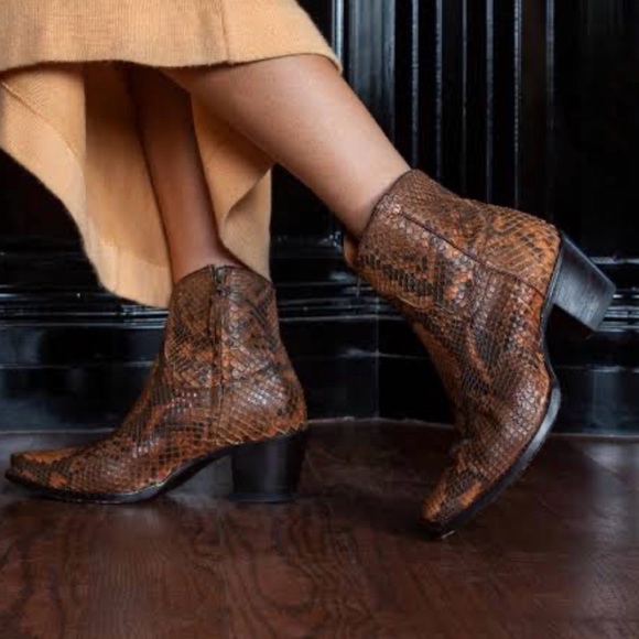 NWT Tecovas Zoey Limited Edition Saddle Brown Python Snip Toe Cowgirl Boots 6.5B - Picture 2 of 12